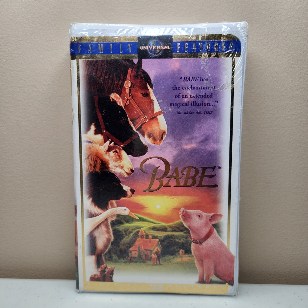 Universal Babe VHS with Colorful Farm Animals